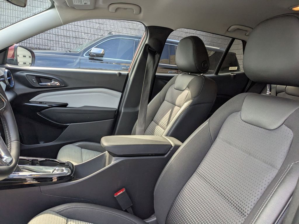 Thumbnail: 2025 Chevrolet Trax - 21