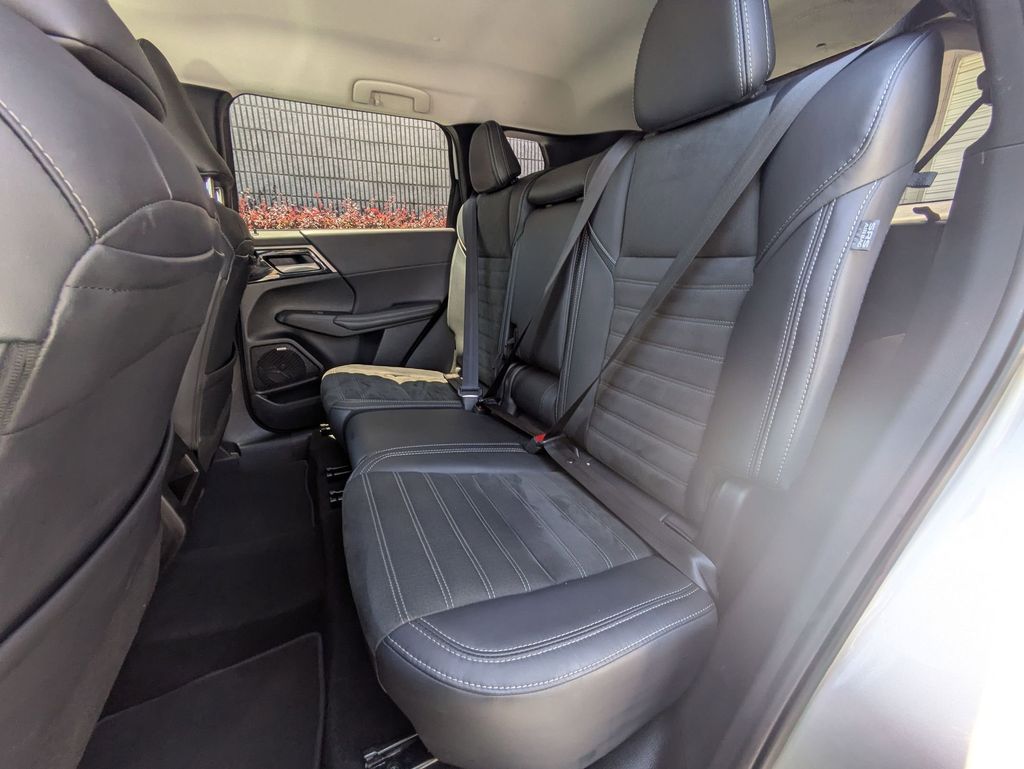 Thumbnail: 2025 Mitsubishi Outlander - 28