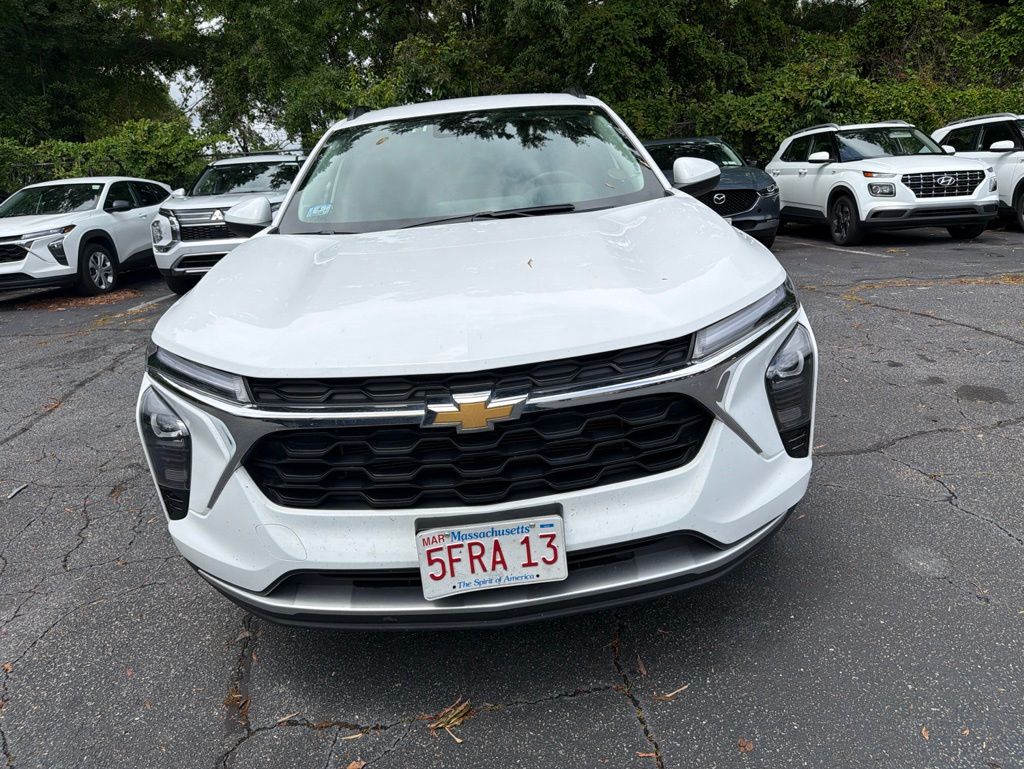 Thumbnail: 2025 Chevrolet Trax - 2
