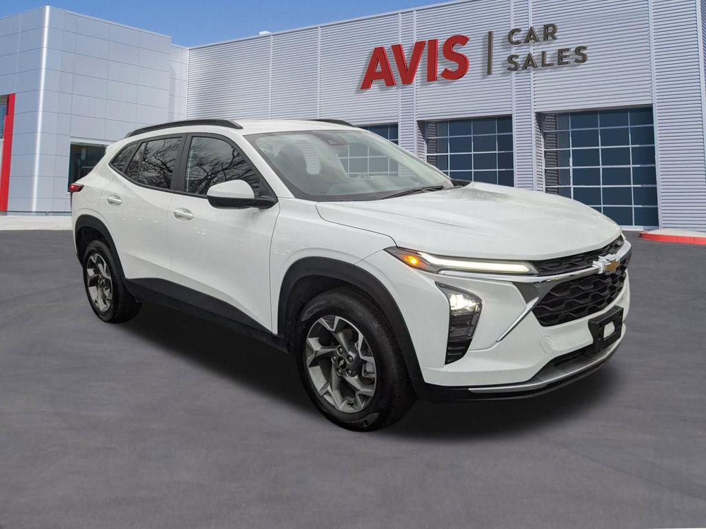 Thumbnail: 2025 Chevrolet Trax - 3