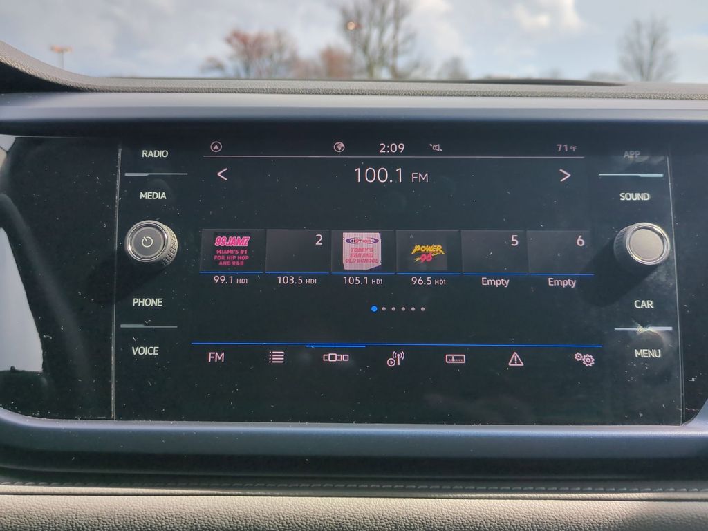 Thumbnail: 2024 Volkswagen Taos - 18