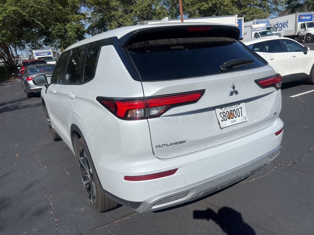 Thumbnail: 2024 Mitsubishi Outlander - 11