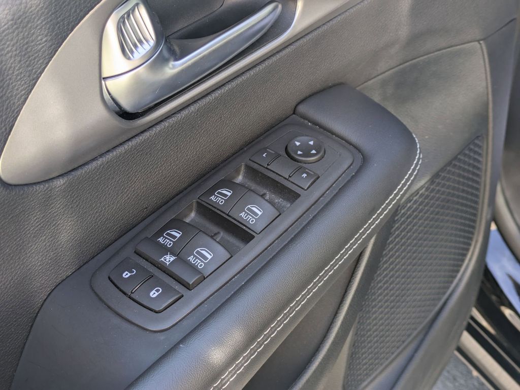 Thumbnail: 2025 Chrysler Pacifica - 13