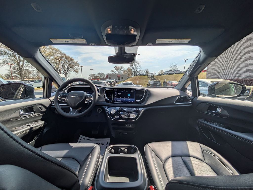 Thumbnail: 2025 Chrysler Pacifica - 24