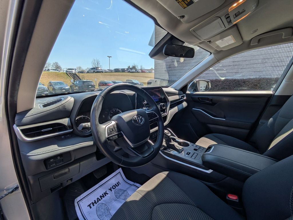 Thumbnail: 2024 Toyota Highlander - 15