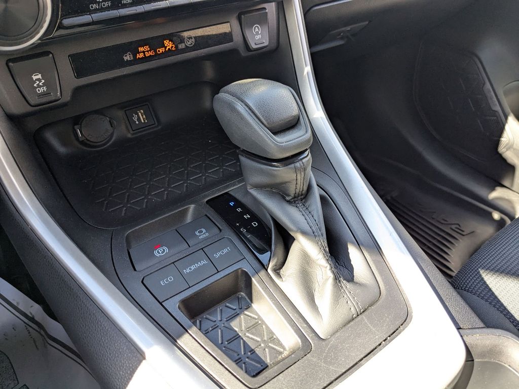 Thumbnail: 2025 Toyota RAV4 - 21