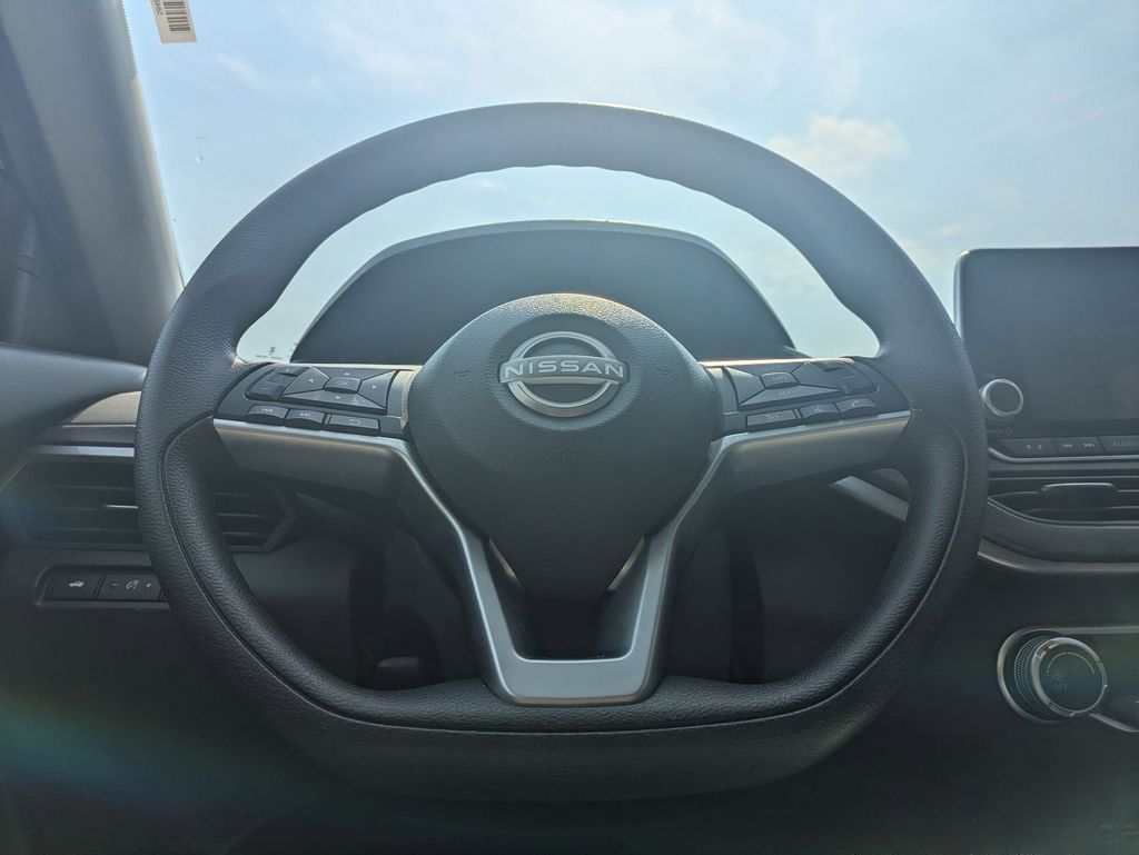 Thumbnail: 2025 Nissan Altima - 21