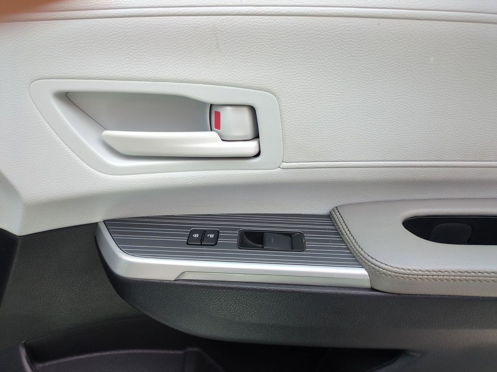 Thumbnail: 2025 Toyota Sienna - 35