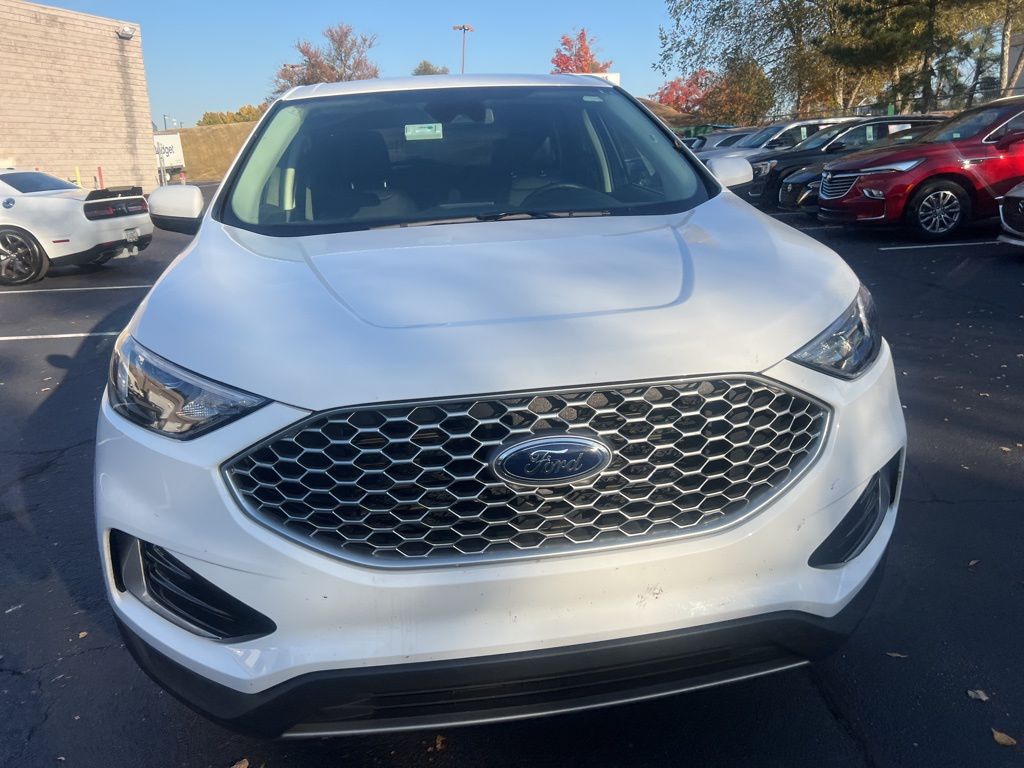 2024 Ford Edge SEL photo 2