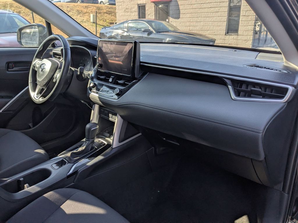 Thumbnail: 2024 Toyota Corolla Cross - 31