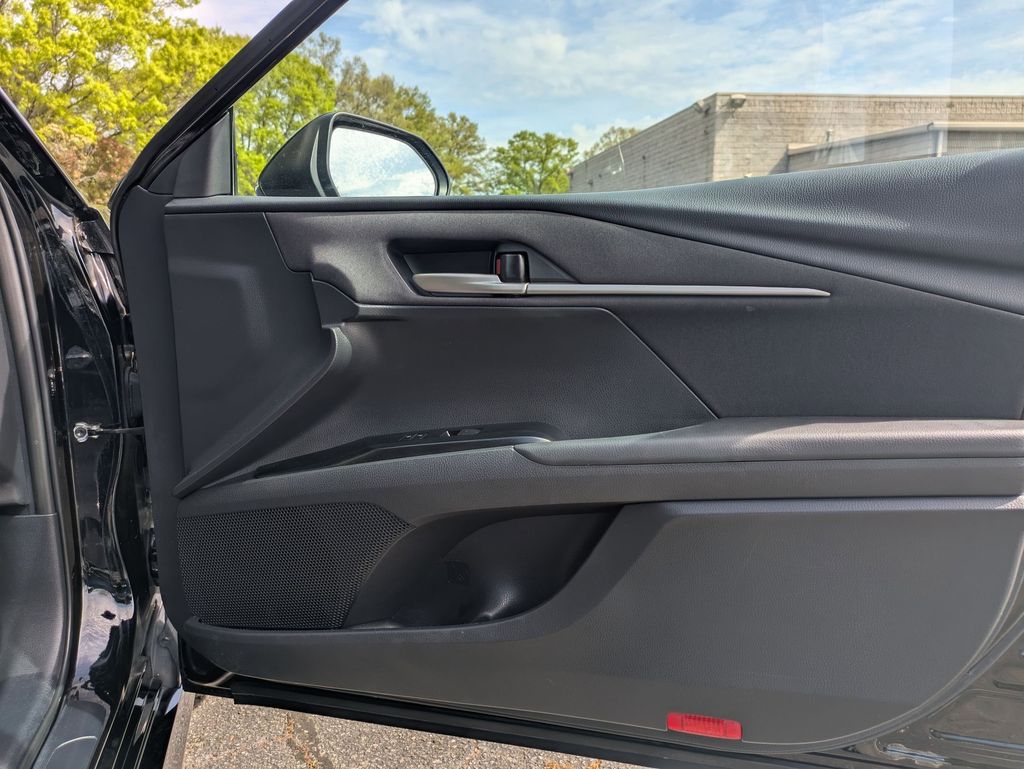 Thumbnail: 2025 Toyota Camry - 32