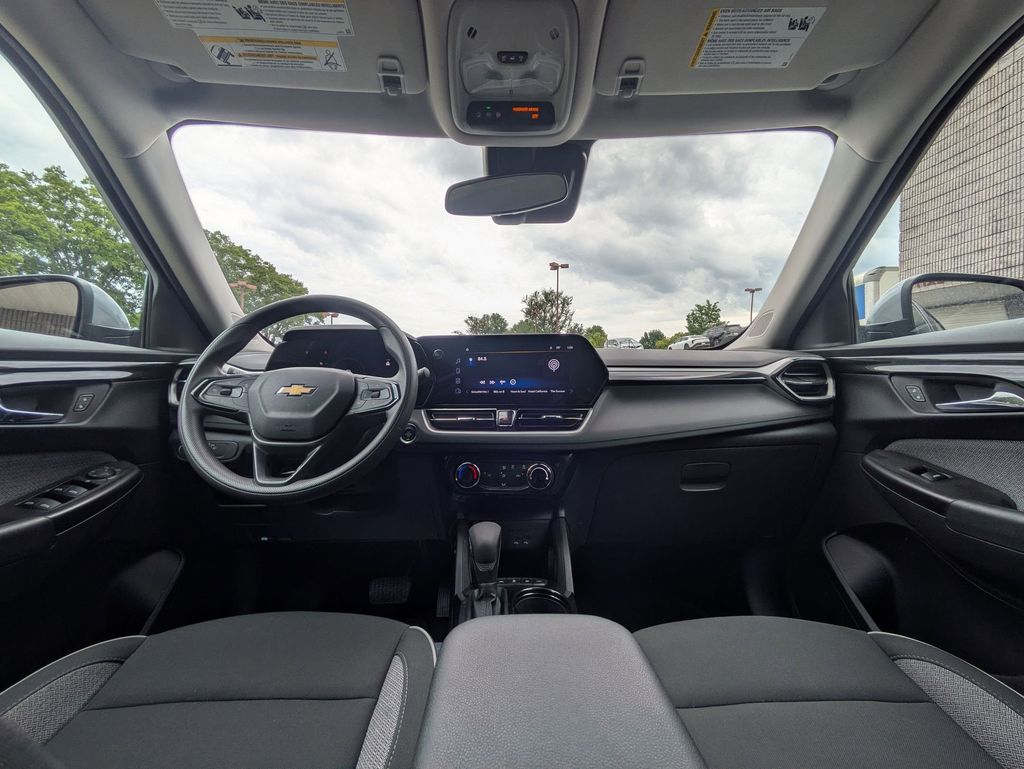 Thumbnail: 2025 Chevrolet TrailBlazer - 23
