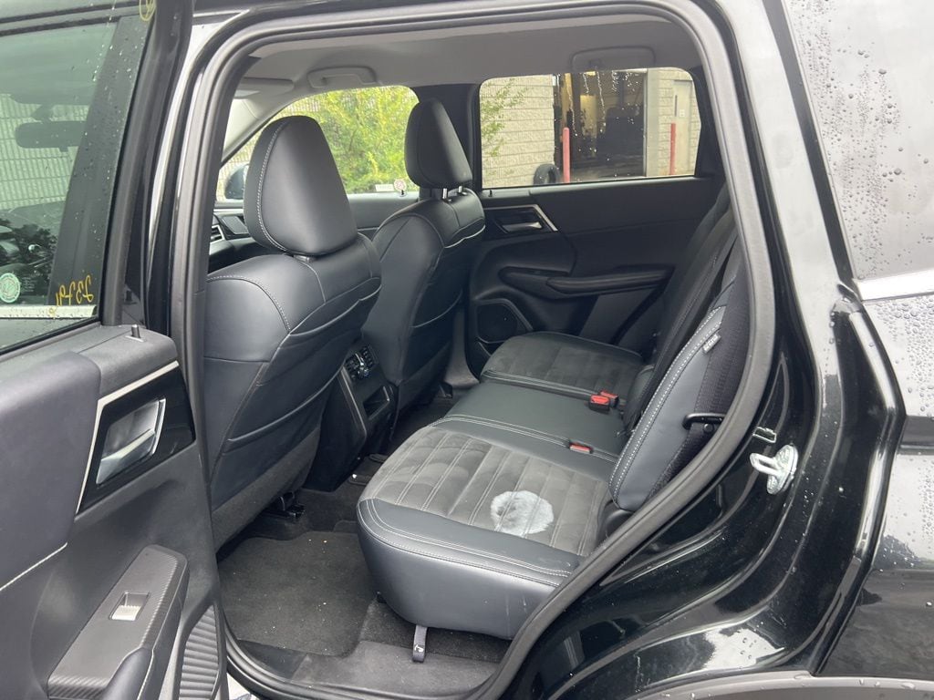 Thumbnail: 2024 Mitsubishi Outlander - 7