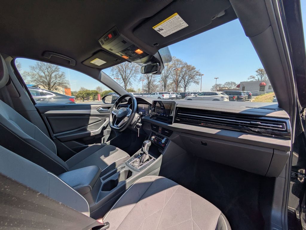 Thumbnail: 2025 Volkswagen Jetta - 29