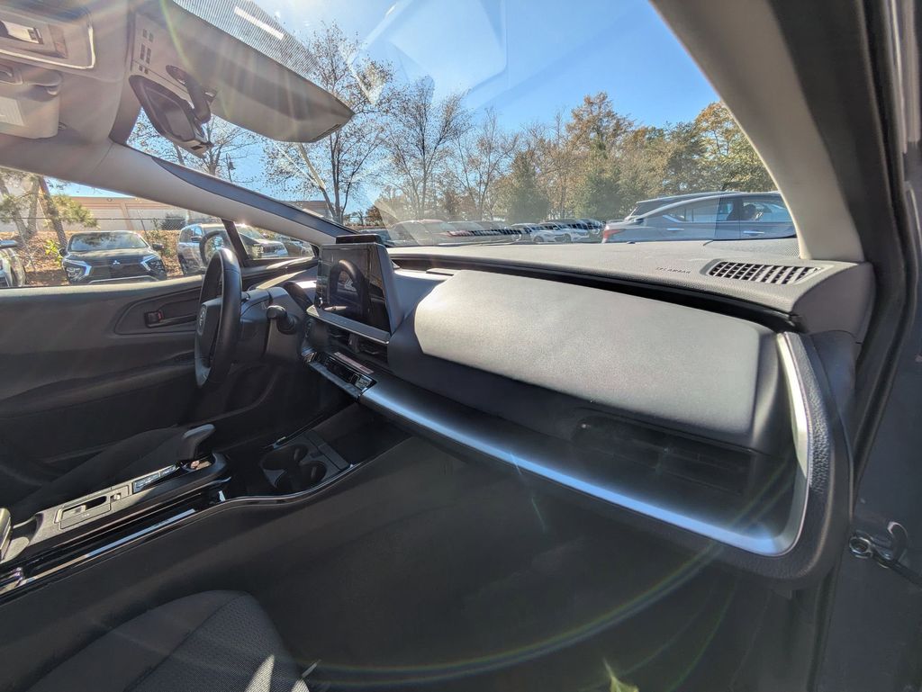 Thumbnail: 2025 Toyota Prius - 32