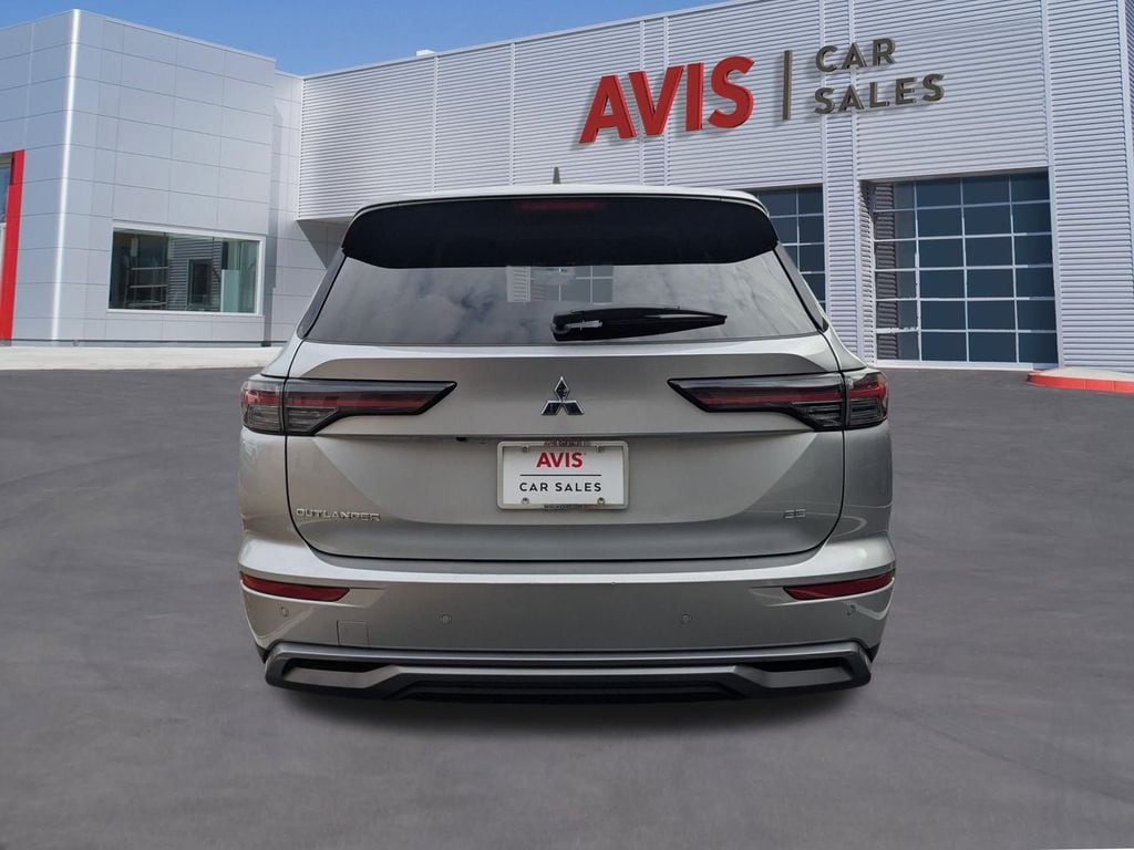 Thumbnail: 2025 Mitsubishi Outlander - 7