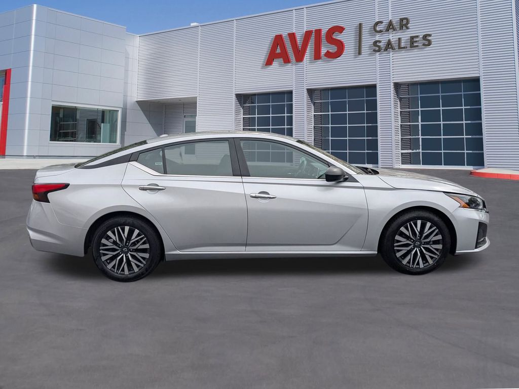 Thumbnail: 2024 Nissan Altima - 5