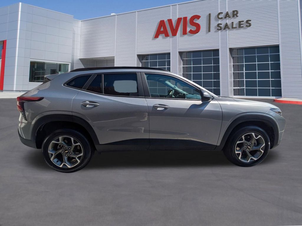 Thumbnail: 2025 Chevrolet Trax - 5