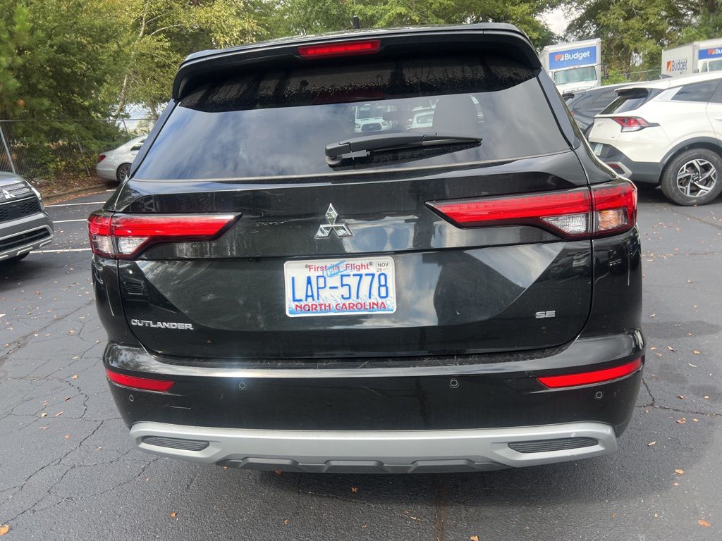 Thumbnail: 2024 Mitsubishi Outlander - 9