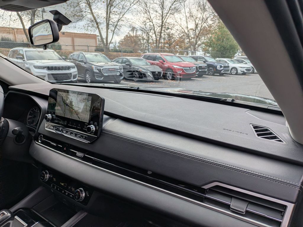 Thumbnail: 2024 Mitsubishi Outlander - 30