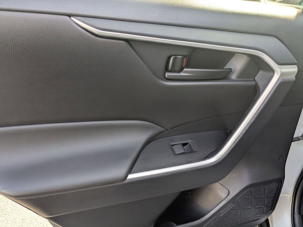 Thumbnail: 2024 Toyota RAV4 - 25