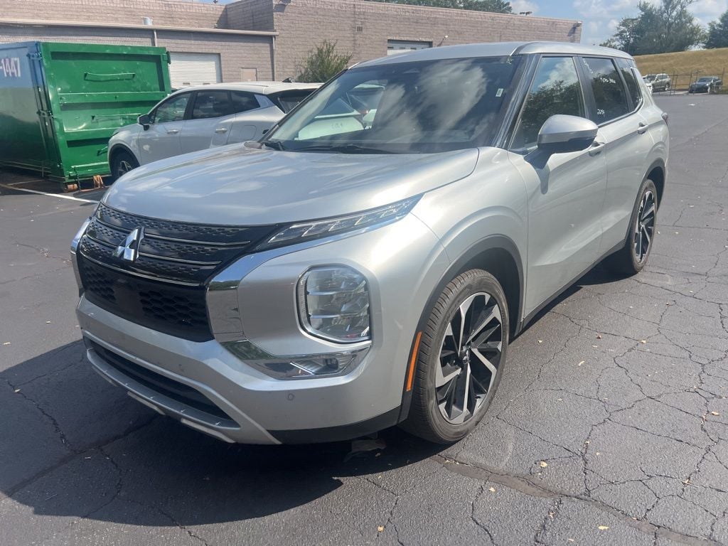 Thumbnail: 2024 Mitsubishi Outlander - 1