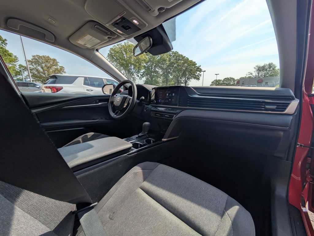 Thumbnail: 2025 Toyota Camry - 31