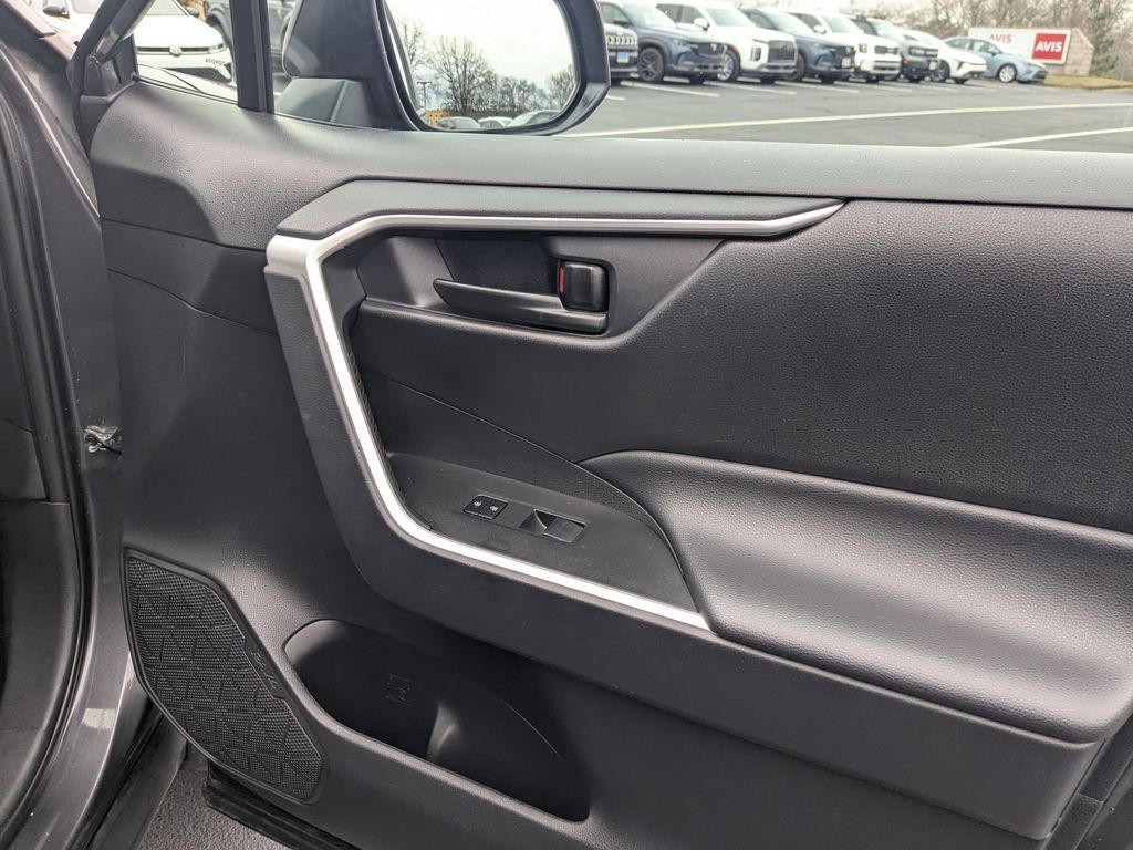 Thumbnail: 2024 Toyota RAV4 - 31