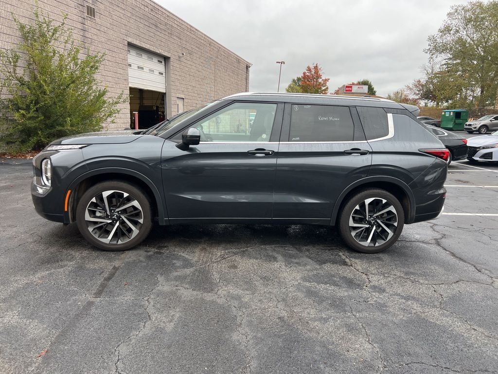 Thumbnail: 2024 Mitsubishi Outlander - 7