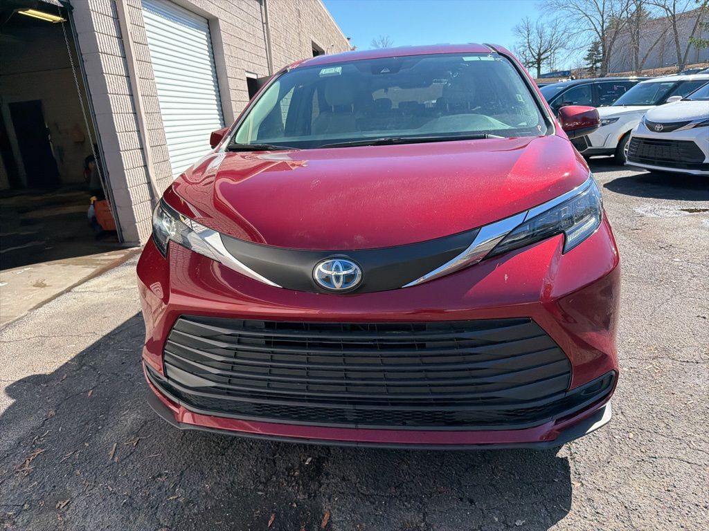 Thumbnail: 2025 Toyota Sienna - 2