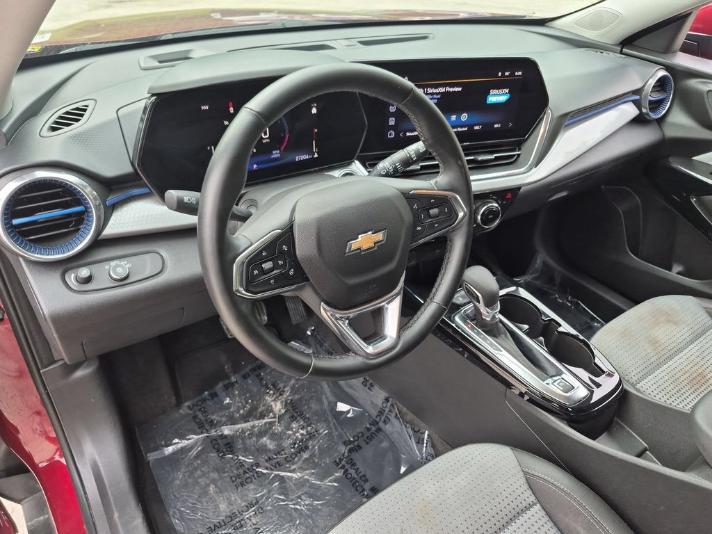 2025 Chevrolet Trax LT - Photo 15