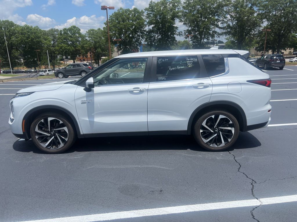 2023 Mitsubishi Outlander SE 2