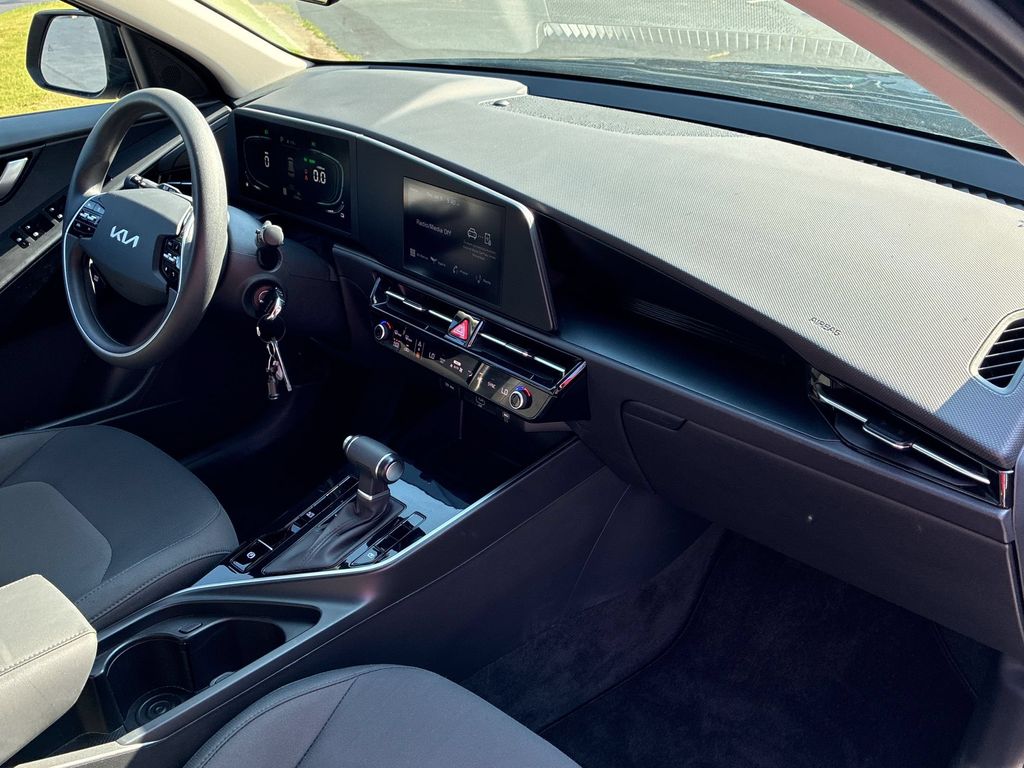 Thumbnail: 2025 Kia Niro - 31