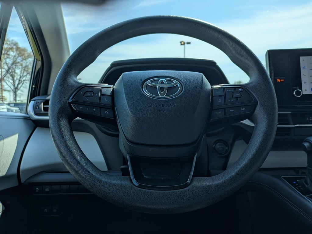 Thumbnail: 2025 Toyota Sienna - 21