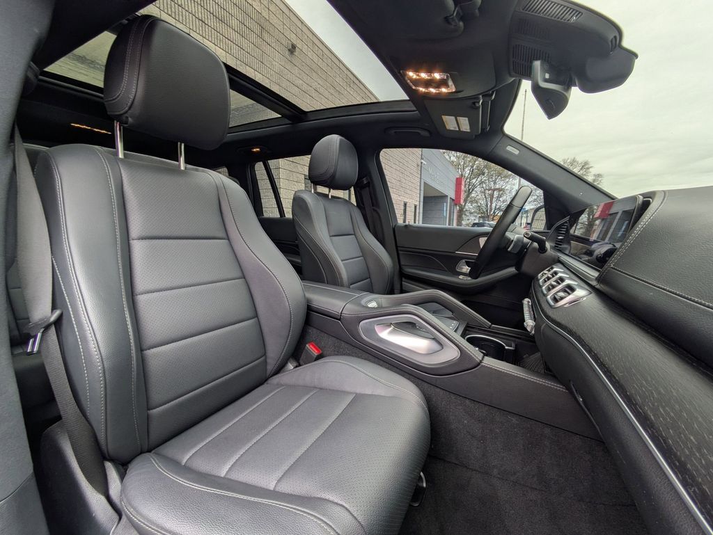 Thumbnail: 2025 Mercedes-Benz GLS - 32