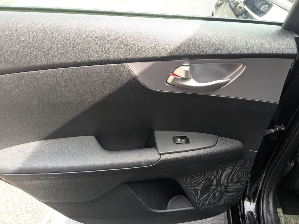 Thumbnail: 2024 Kia Forte - 25