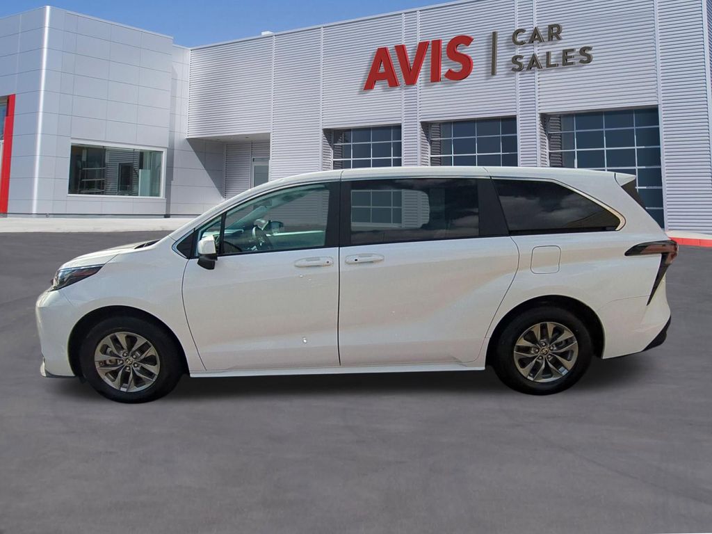 Thumbnail: 2025 Toyota Sienna - 10