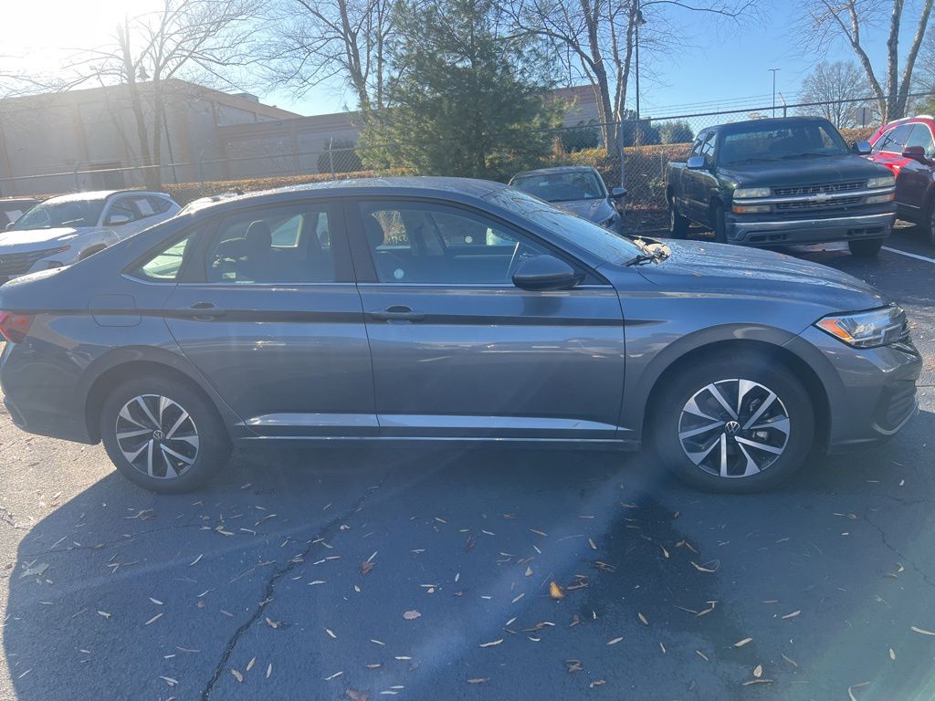 Thumbnail: 2024 Volkswagen Jetta - 10