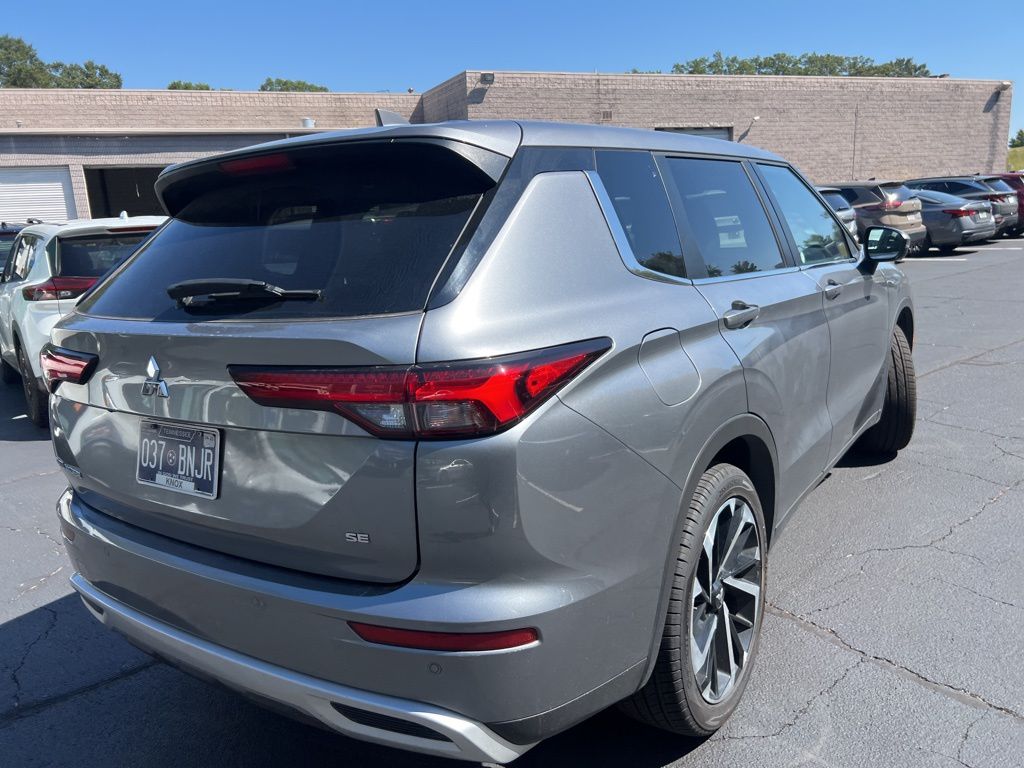 Thumbnail: 2024 Mitsubishi Outlander - 8