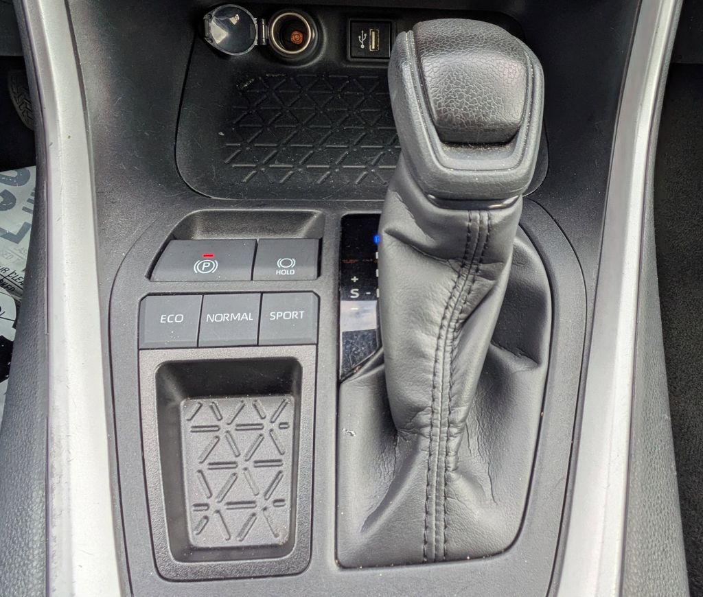 Thumbnail: 2024 Toyota RAV4 - 20