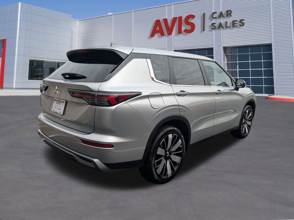 Thumbnail: 2025 Mitsubishi Outlander - 6