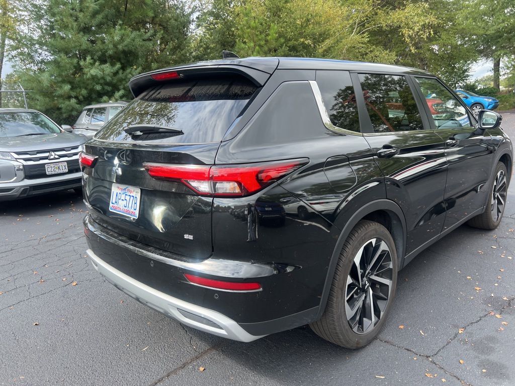 Thumbnail: 2024 Mitsubishi Outlander - 8