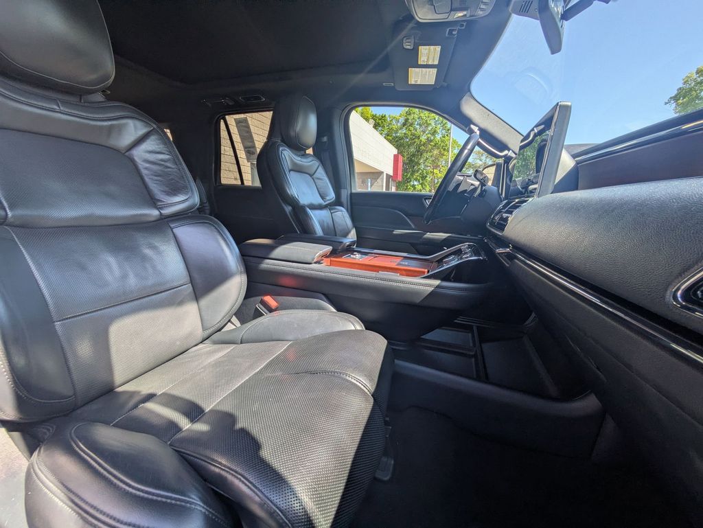 Thumbnail: 2023 Lincoln Navigator - 30