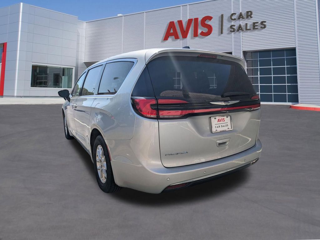 Thumbnail: 2024 Chrysler Pacifica - 9