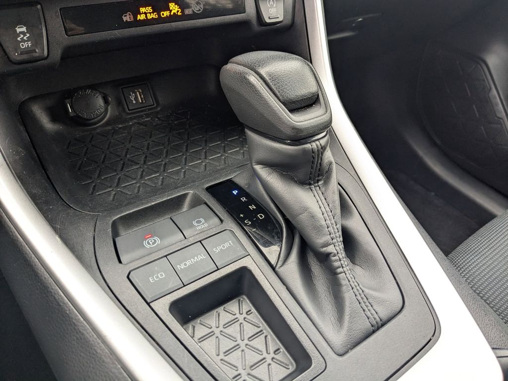 Thumbnail: 2024 Toyota RAV4 - 21