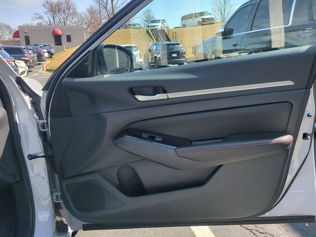 Thumbnail: 2025 Nissan Altima - 32