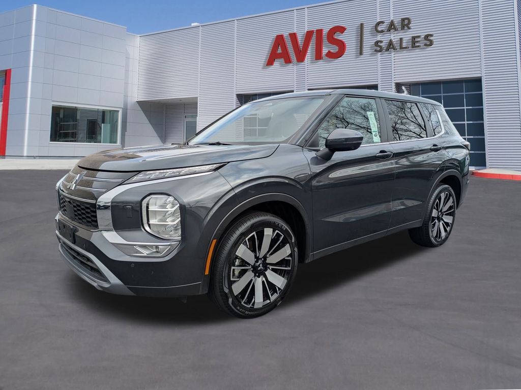 2025 Mitsubishi Outlander SE's photo