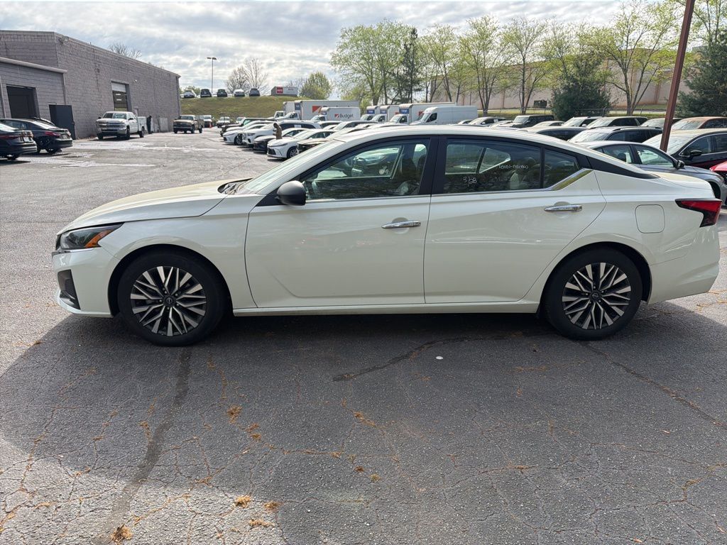 Thumbnail: 2025 Nissan Altima - 8