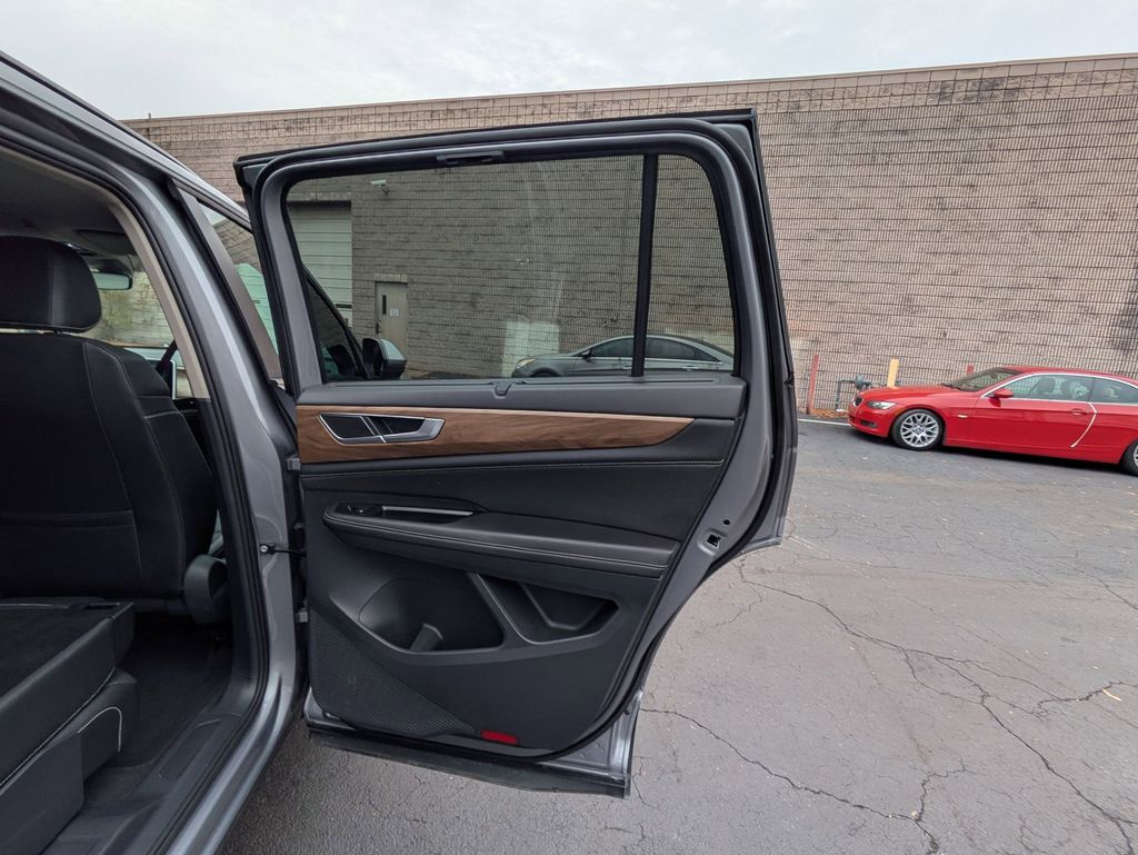 Thumbnail: 2025 Volkswagen Atlas - 25