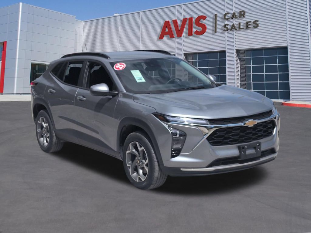 Thumbnail: 2025 Chevrolet Trax - 3